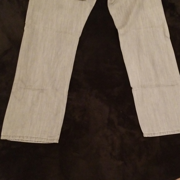 Levi Jean's - Picture 5 of 6